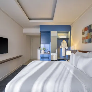 M Village Hotel Tho Nhuom, a brand of Modern Village Lifestyle Отели рядом с достопримечательностью «Тюрьма Хоало»