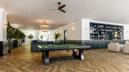 a&o Brussel Centrum Отели рядом с достопримечательностью «Musee Wiertz»