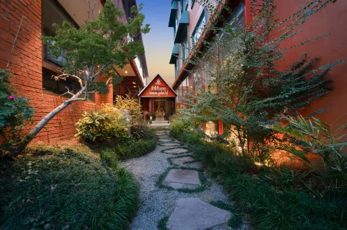 Banyinli Courtyard Hotel (Yushang Guanzhong Park) Hotels in Yingshang