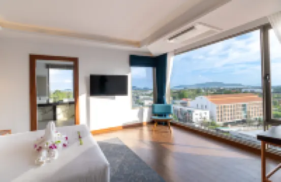 The Blue Mavi Hotel Hotels near Wat Chalong