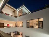 玖臨Luxury·270°日照金山丨伴山野奢靜居（麗江古城大水車店） 獅子山附近的飯店