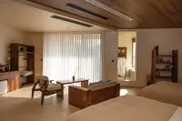 Mangshi Laiyin Hotel (Manghuang Village Scenic Area Branch)