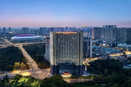 Ramada By Wyndham Wuhan Dongxi Lake Отели рядом с достопримечательностью «Zhuyehai Park»