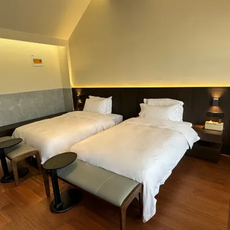 Luoyang Yishe Hotel (Luoyang Museum China National Flower Garden)