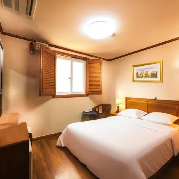 Noble Hotel Отели рядом с достопримечательностью «Станция метро Jongno-3ga»