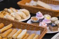 Yuexuan Hotel (Chongqing Jiefangbei Hongya Cave Branch)