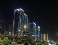 Four Seasons Apartment Hotel