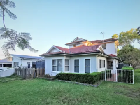 Sydney Meets Miranda, Comfy 4 Bedroom home,7 beds Hotels in Miranda