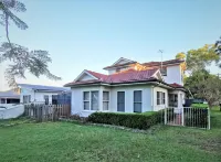 Sydney Meets Miranda, Comfy 4 Bedroom home,7 beds 로열 내셔널 파크 코스털 워크 주변 호텔