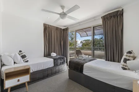 Saks on Hastings Отели рядом с достопримечательностью «Hastings Street»