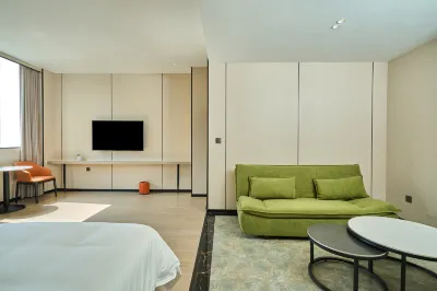 Dahongshan Hotel (Liangdu Sports Center)