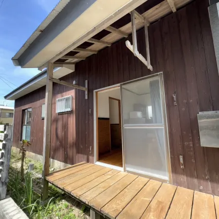 AkarenBanana House Отели в г. Кикай