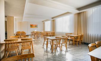 Lumijia Business Hotel