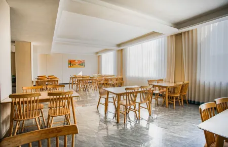 Lumijia Business Hotel Отели в г. Чжучэн