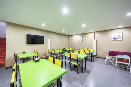 Harbin Huaxi Hotel (Ice and Snow World) Отели рядом с достопримечательностью «Harbin Far East Institute of Technology»