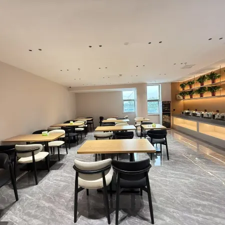 Fangcheng Yingda Hotel (Yalong International Shangbo City East Gate)