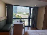 Fengjing Holiday Hotel (Nanning East Station South Square)