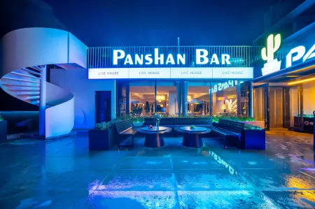 Panshan Youli Homestay (Laojunshan Yunjing Cableway) Отели в г. Луньчуань