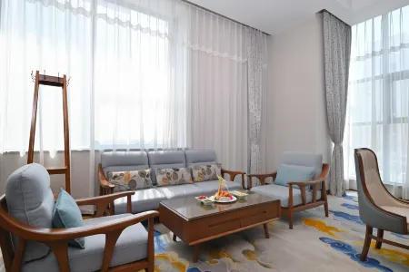 Gloria Plaza Hotel Qingdao Отели рядом со станцией Chengyang Railway Station