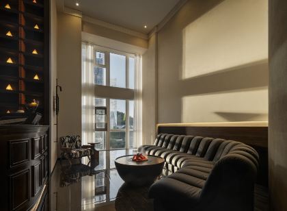 一池·天幕Velarium鎏金美學飯店（觀山湖公園富力中心店）