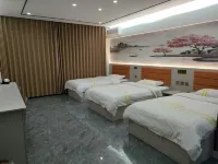 Zhonghe Express Hotel - parking