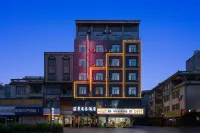 Fangchenggang Lijing Business Hotel Hotels near Kangcheng Marina