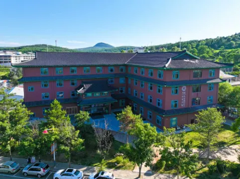 Floral Banlan Hotel (Yanji Korean Folk Village)