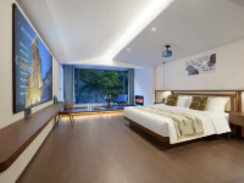 BIPENG SEASONSPRING RESORT Hotels in Li County