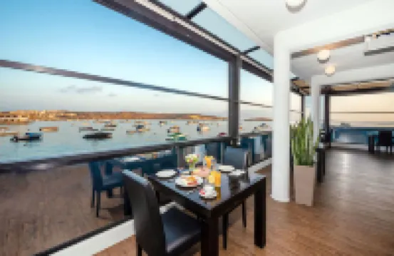 Gillieru Harbour Hotel