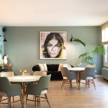 تريس توريس أتيرام هوتل Hotels near محطة لا بونانوفا لسكك إف جي سي الحديدية