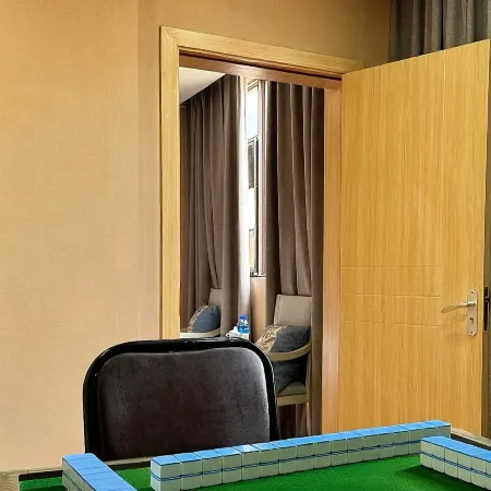 Zhongyuan Restaurant Hotel