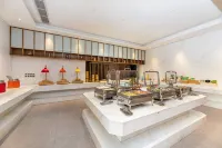 Ldyllic Holiday Inn Hotel - Breakfast