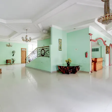 Hotel O Solo near RS JIH Solo formerly Azifa Inn