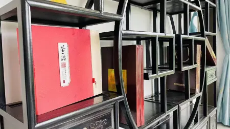 Xiandao Lake Qingjing Lakeside Homestay Отели рядом с достопримечательностью «Xiandaohu Xianhu Gallery»