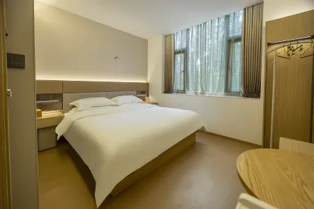 Dunhuang Dongli Zhenxuan Hotel (Dunhuang Night Market)