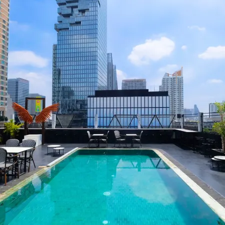 Sora Hotel Silom Отели рядом с достопримечательностью «Саторн»