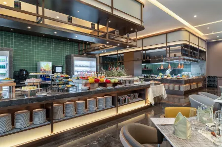 Holiday Inn Shaoguan Shaozhou City Отели в г. Шаогуань