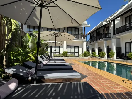 Vang Luang Hotel Отели рядом с достопримечательностью «Wat Xieng Muan»