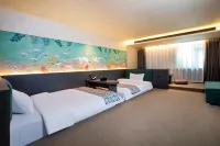 Zhengzhou • Xiangpai | WowWowWowWowWowWowBathMovie Design Hotel (Erqi Square) Hotels in Donglinhu Resort