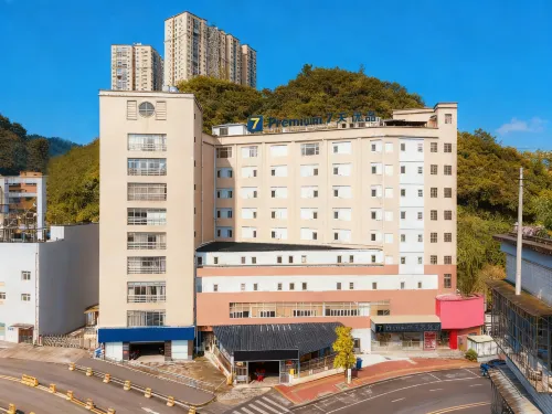 7 Days Premium Hotel (Guiyang Qianlingshan Park Gaicha Road Subway Station Branch) - Dağ Manzaralı