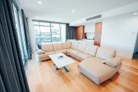 水邊 All About Fish附近的飯店