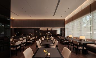 Shantou Railway Station Area Zhujiang Road Food Street Atour Hotel
