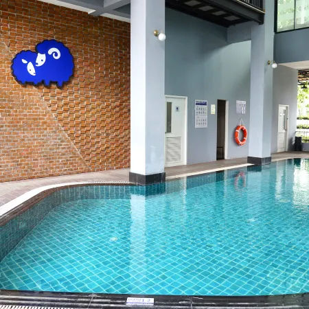 Kokotel Bangkok Dheva Thonglor Отели рядом с достопримечательностью «Ночная жизнь RCA»