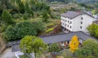 Jianmenguan Ningjiayuan Homestay - con vistas a la montaña