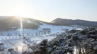 Guanshan Su Homestay (Northeast Asia Ski Resort Branch) - Mountain view