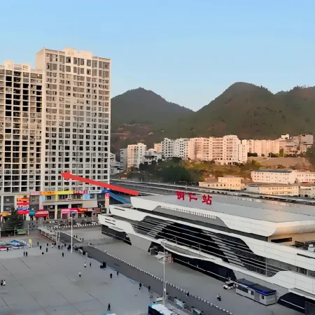 Hongyang Hotel (Tongren Railway Station)