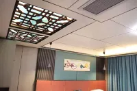 China Garden Hotel - parking