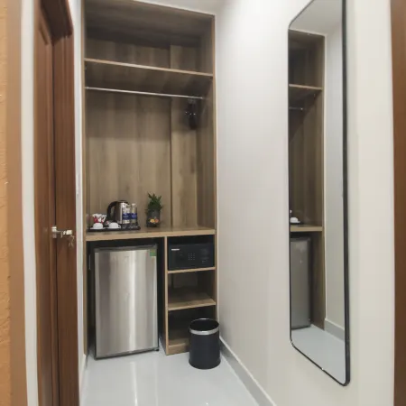 De Lustora Hotel & Apartment - District 1, Hcm. Отели рядом с достопримечательностью «Манна»