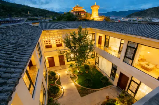 潤境逸賢居デザイナー酸素供給民宿 香格里拉（独克宗古城大仏寺転経筒）