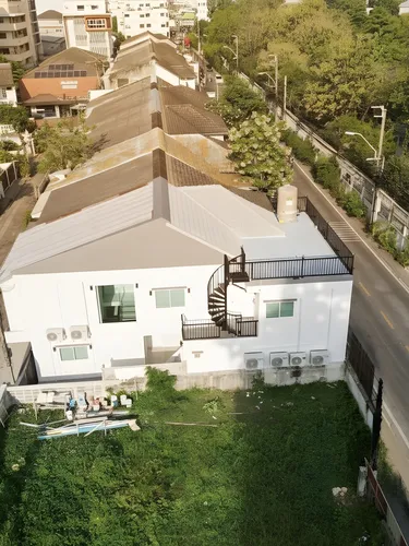 รูปภาพของBangkok\'s Most Beautiful Modern Private Villa